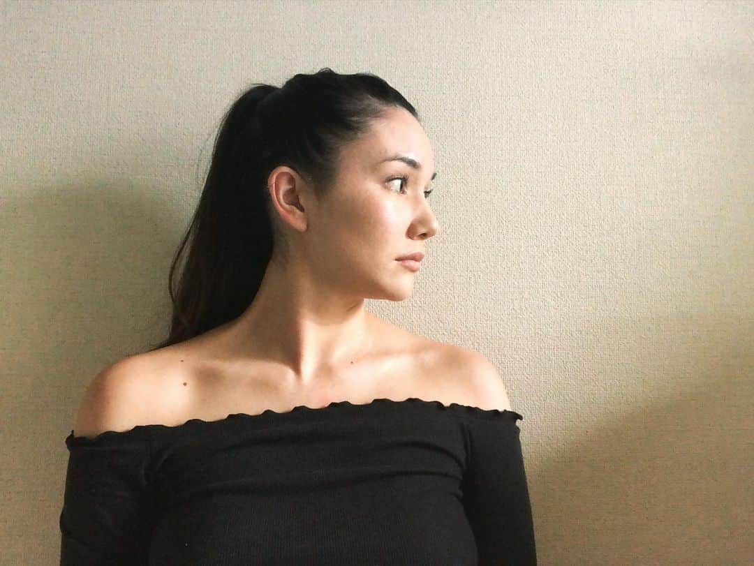 テイラー鈴木のインスタグラム：「🖤」