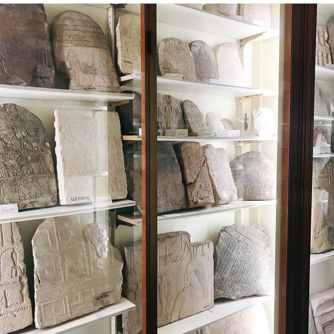 佃井皆美さんのインスタグラム写真 - (佃井皆美Instagram)「I baked the cookies.🍪 The model is the Egyptian ruins I saw in London.😂 When I saw this ruin, I thought, "It’s like some cookies!”😂 This museum was a lot of fun.✨ Petrie Museum of Egyptian Archaeology  #cookies  #london  #stayhome」4月22日 16時31分 - minamitsukui