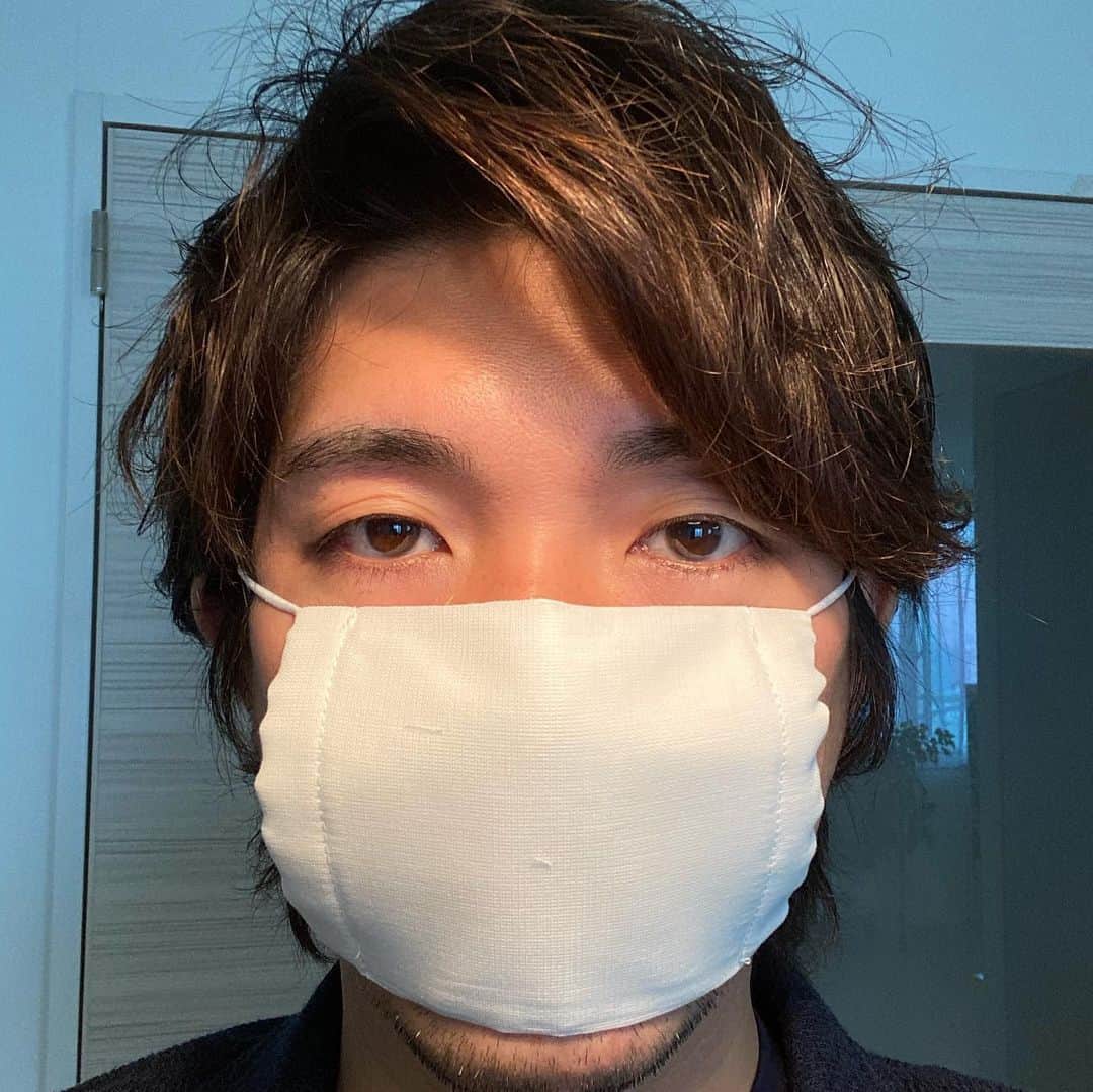 宮崎謙介さんのインスタグラム写真 - (宮崎謙介Instagram)「マスクにも下着を着用することにしました。政府からのマスクはブリーフ的にフィットします。何度も洗います。  #マスク #あべのますくでなくヒーローマスク  #デニムマスク」4月22日 16時58分 - miyazakikensuke1031