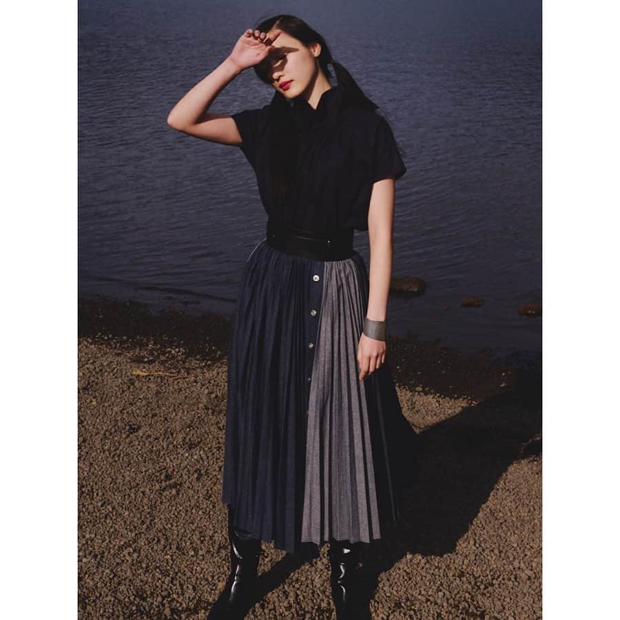 Ameri vintageさんのインスタグラム写真 - (Ameri vintageInstagram)「PRE ORDER of 2020A/W . DENIM PLEATS SKIRT . There are many other pre-order items. Check the pages of Coming Soon on our online!! . ------------------------------------ ONLINE STORE. 04.23(thu.)12:00-04.27(mon.)13:00. ------------------------------------ . #ameri #amerivintage #shopping #fashion #japan」4月22日 17時07分 - amerivintage