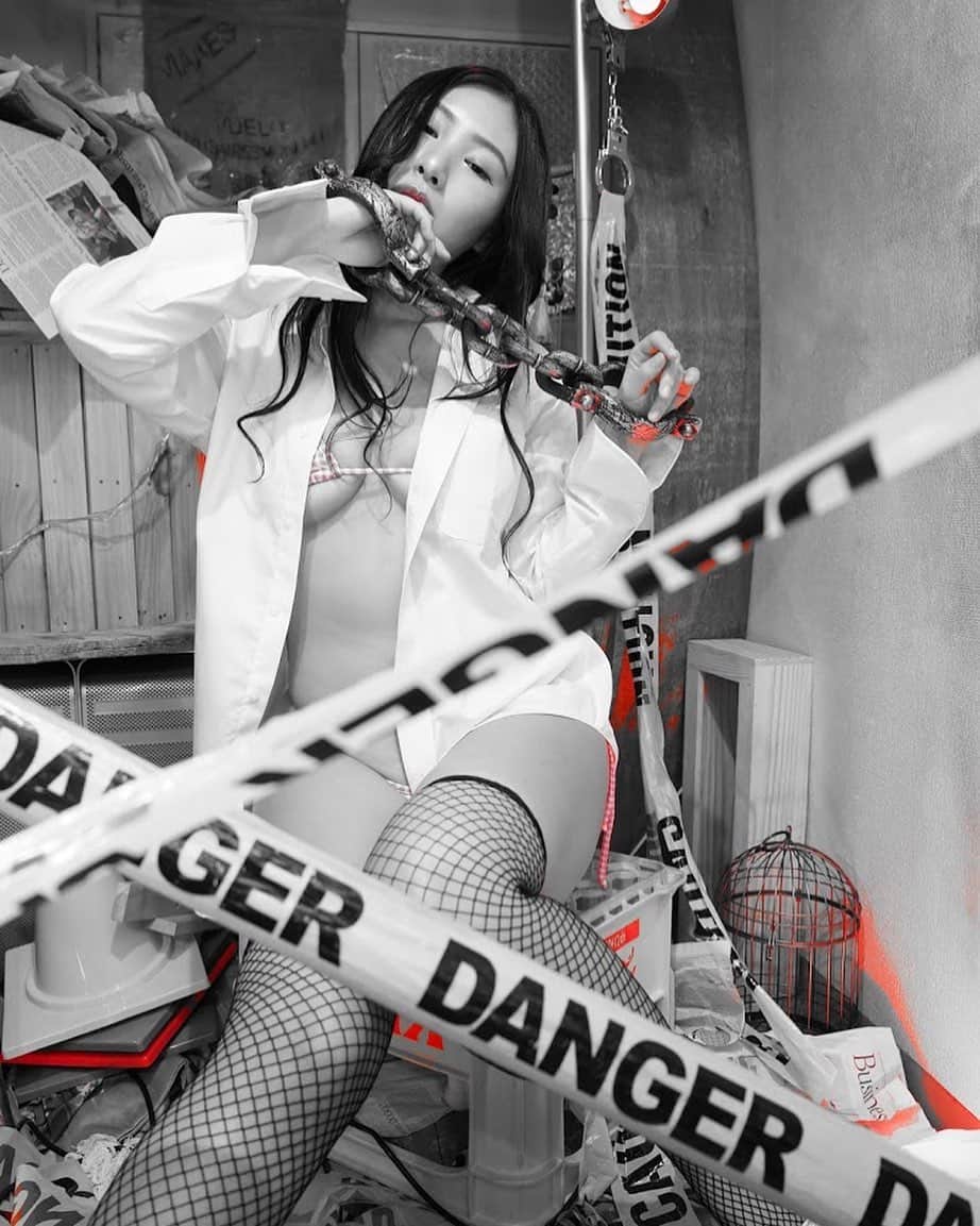 柊木里音さんのインスタグラム写真 - (柊木里音Instagram)「. . . #monochrome  #monochromephotography . . . #danger  #area  #zone . . . #photography  #編みタイツ . . #監禁  #軟禁  #help  #helpme . . . #burlesque #burlesqueyavay  #burlesquetokyo #partyon  #shooting  #model  #gravure  #cool #sexy #japan #japanese #japan_of_insta」4月22日 17時00分 - hiiragi_rion
