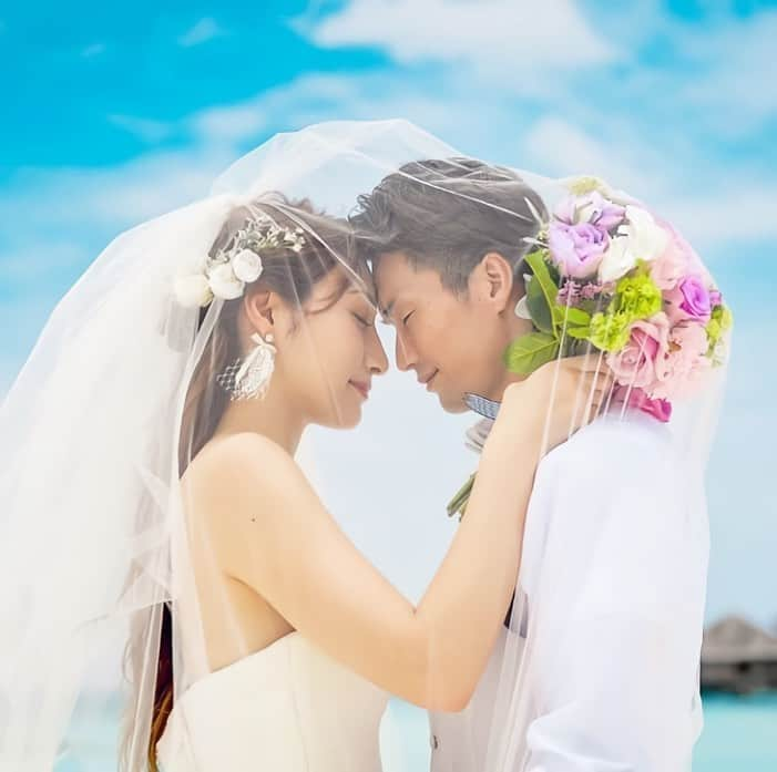 プレ花嫁の結婚式準備サイト farny 【ファーニー】さんのインスタグラム写真 - (プレ花嫁の結婚式準備サイト farny 【ファーニー】Instagram)「@farny_weddingをフォローして #プラコレ #farnyレポ を付けて投稿してくださいね♥ . :-: :-: :-: :-: :-: :-: :-: :-: :-: 本日紹介したいウェディングフォトは・・・ @paris_saoriさん❤ . モルディブでのロマンチな #ベールインフォト ＊  透き通る海をバックに 憧れのウェディングフォトに。 . :-: :-: :-: :-: :-: :-: :-: :-: :-: . \\花嫁ライター募集中// @farny_wedding の DMより”Farny 花嫁ライター希望”とお送りくださいね◎ 担当者から折り返しご連絡さしあげます⁂ . \\花嫁アプリ // プロのアドバイザーに結婚式の相談を何度でも♡ ウェディングドレスの記事や、 自分のウェディングレポを残せちゃう♡” . ＞＞＞TOPのURLからcheck ⋈ @placolewedding ＞＞＞結婚のご相談は プラコレウェディングアドバイザーへ♡ @wedding_adviser ＞＞＞ウェディングレポを残したいなら、 farny by プラコレをcheck ✎ @farny_wedding ＞＞＞ウェディングアイテム＆DIYは farnyアイテムをcheck ❁ @farny_wd.item . ┈┈┈┈┈┈┈┈┈┈┈┈┈┈┈┈┈┈┈ #プレ花嫁 #卒花 #花嫁 #卒花嫁 #結婚準備 #花嫁準備 #当日レポ #撮影指示書 #weddingtbt #weddingdress #ウェディングドレス #運命の一着 #ウェディングフォト #ロケーションフォト #挙式レポ #卒花しました #試着レポ #farnyレポ #前撮り #後撮り #関東花嫁 #関西花嫁 #モルディブ #ベールフォト #海外ウェディング #リゾートウェディング」4月22日 17時01分 - farny_wedding