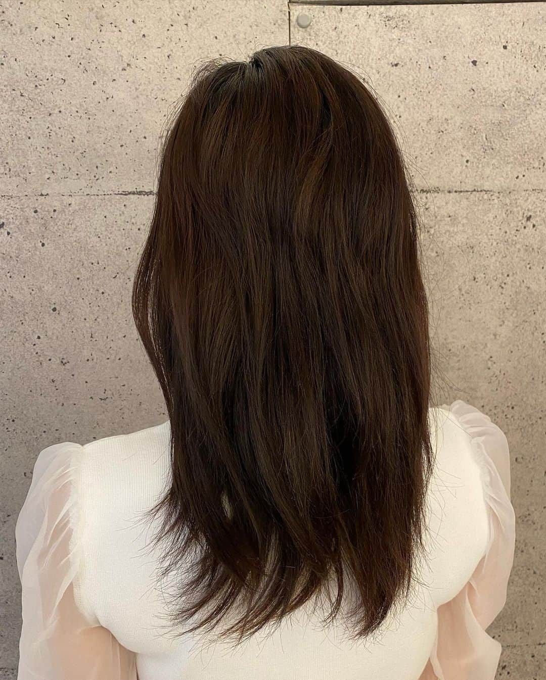 吉澤友貴さんのインスタグラム写真 - (吉澤友貴Instagram)「ずーっと引きこもってたけど今週から仕事ちょこちょこあるから美容室へ💇‍♀️ ちょーつやつやサラサラな髪質改善してもらって髪の毛も切っちゃった〜💇‍♀️❤️ どうですか？🥺 、 井上さんありがとうございました💓 @chisaki_inoue @rrsalon.aoyama」4月22日 17時10分 - yuki_yoshizawa_