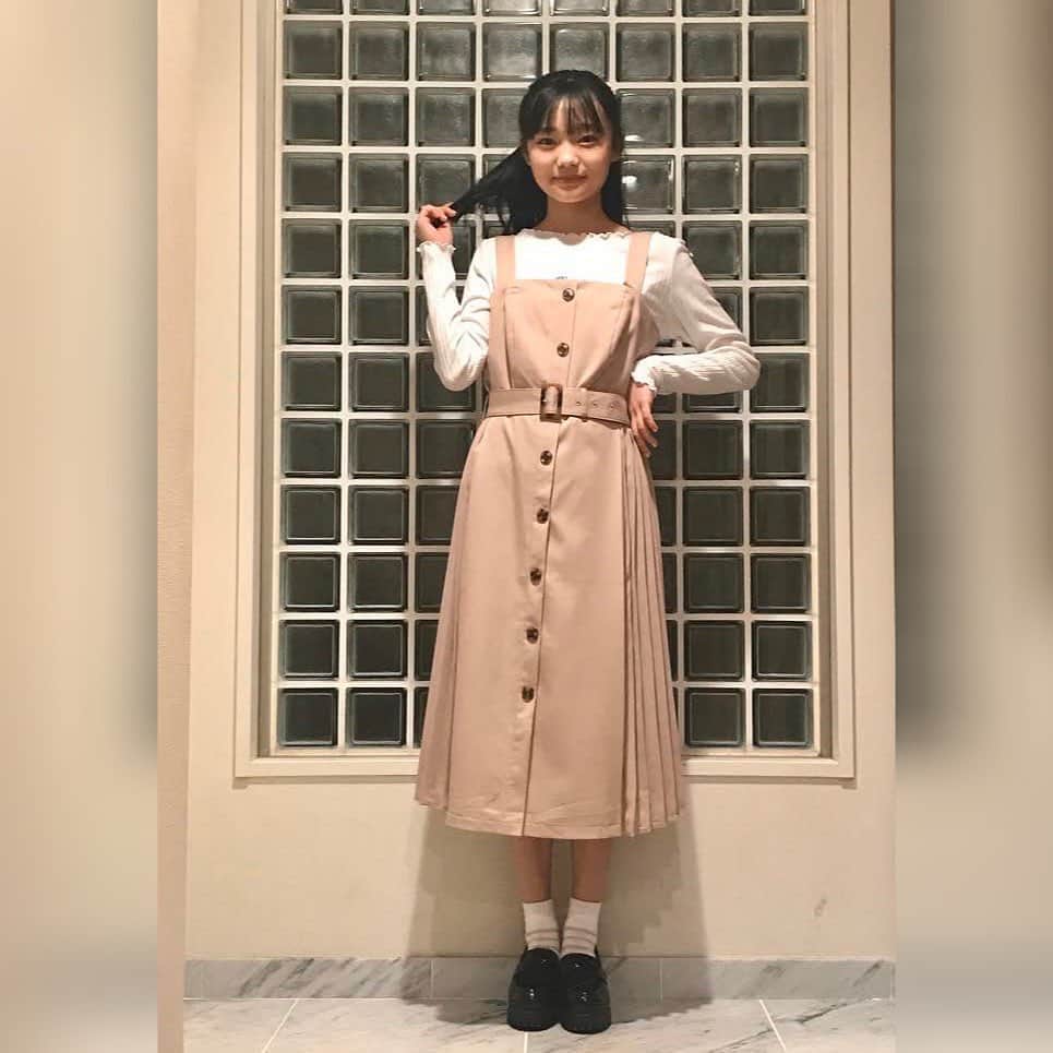 ニコ☆プチさんのインスタグラム写真 - (ニコ☆プチInstagram)「👗✨👠👒💎﻿ ﻿ ﻿ ベージュのワンピースでちょっと大人っぽく見せて、﻿ イヤリングはチュッパチャップスでカワイイも見せられるようにしました✨﻿ みんなも #春コーデ を着て、#家でもオシャレしよう 💗💗﻿ ﻿ ﻿ ユヅキより﻿ ﻿ ﻿ #ネットプチコレ﻿ #おうちでファッションショー﻿ #ニコプチ﻿ #川本結月」4月22日 17時18分 - nicopuchi_official