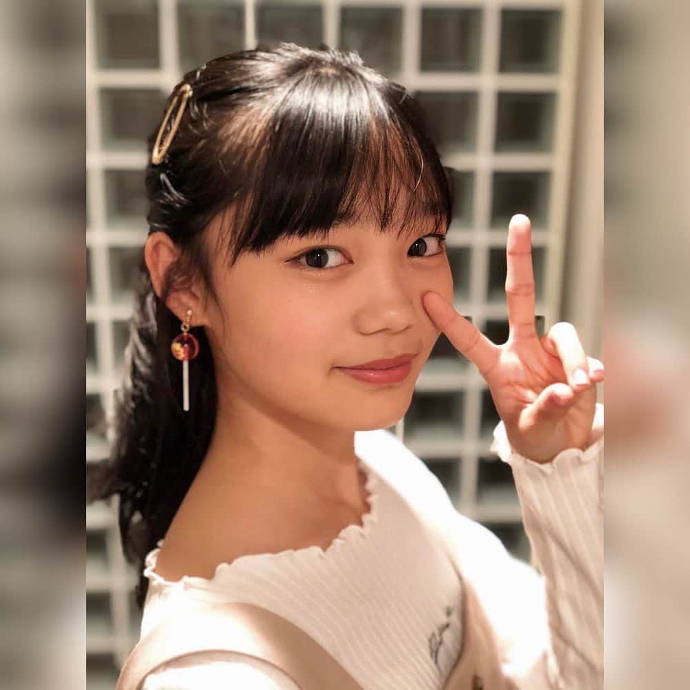 ニコ☆プチさんのインスタグラム写真 - (ニコ☆プチInstagram)「👗✨👠👒💎﻿ ﻿ ﻿ ベージュのワンピースでちょっと大人っぽく見せて、﻿ イヤリングはチュッパチャップスでカワイイも見せられるようにしました✨﻿ みんなも #春コーデ を着て、#家でもオシャレしよう 💗💗﻿ ﻿ ﻿ ユヅキより﻿ ﻿ ﻿ #ネットプチコレ﻿ #おうちでファッションショー﻿ #ニコプチ﻿ #川本結月」4月22日 17時18分 - nicopuchi_official