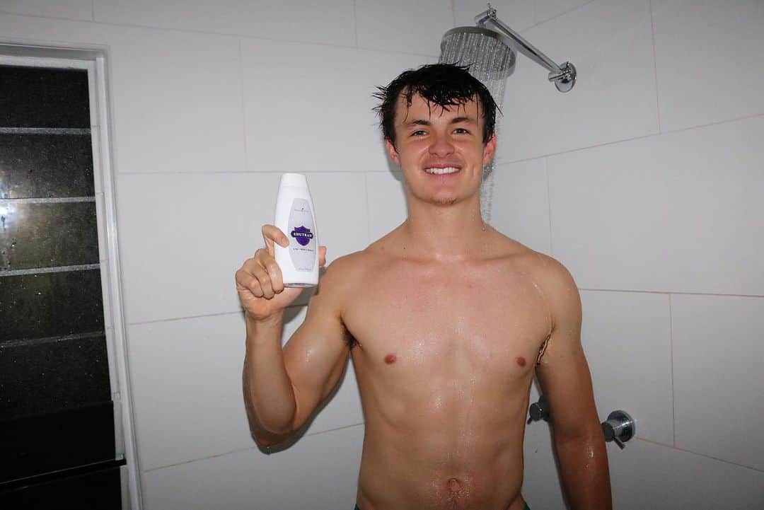 ジェイク・ドランさんのインスタグラム写真 - (ジェイク・ドランInstagram)「@younglivingaunz shutran 3in1: smells great, chemical free, awesome for skin and hair health - overall great product #younglivingau 🌱」4月22日 17時21分 - jake_doran