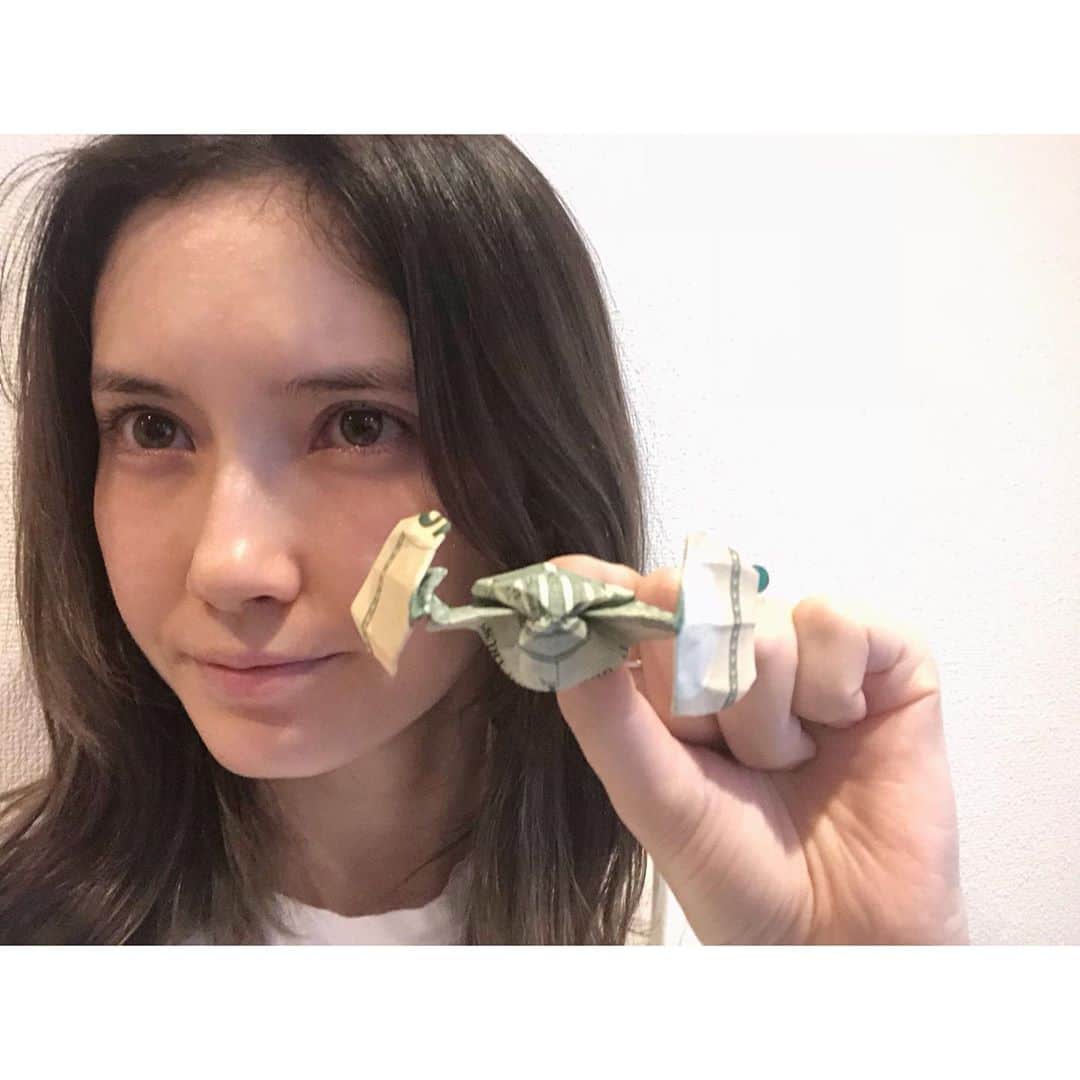 のインスタグラム：「10ドル札には、TIEファイターになってもらった。﻿ クオリティが低く見える人は、フォースの力が足りません。﻿ ﻿ #TIEファイター #スターウォーズ折り紙﻿ #starwarsorigami﻿ ＃市川紗椰」