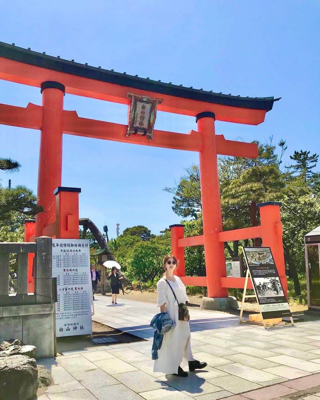 一木美里さんのインスタグラム写真 - (一木美里Instagram)「2019 𝑵𝒊𝒊𝒈𝒂𝒕𝒂⛩🐍✨﻿ #白山神社 へ✨﻿ 白山神社の奥にある蛇松明神へもお参り。巳年だし🐍 いいお天気だったなぁ^ ^﻿ ﻿ #camp#TRAVEL#trip#outfit#sunshine#여행#sunnyday#sunny#思い出#旅#神社﻿」4月22日 17時46分 - misato_ichiki