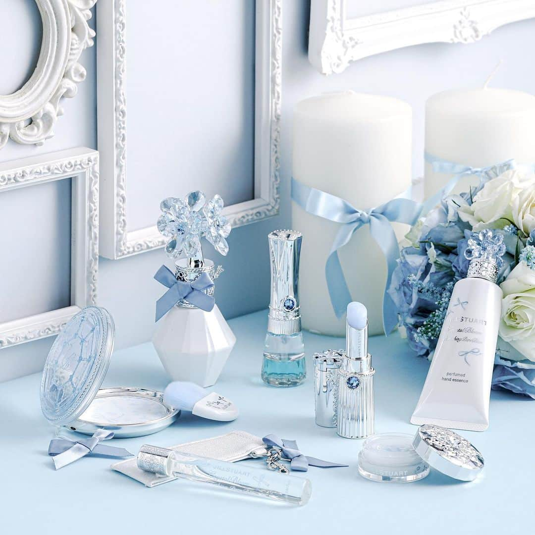 JILLSTUART BEAUTYさんのインスタグラム写真 - (JILLSTUART BEAUTYInstagram)「JILL STUART Crystal Bloom Something Pure Blue limited items . 4月24日(金) 発売 ～Blue Ribbon Shower～ . 花嫁が幸せになれるという言い伝えのある Something blue 限定コレクションが4月24日(金)より発売。 . 今年は素敵な縁を結ぶ“ブルーリボンシャワー”がモチーフ。 ブルーリボンシャワーの祝福にみちびかれて、 大切な人と結ばれますように。 . Something blueの輝きを身につけたら きっと、願っていた幸せが訪れるはず。 . #JILLSTUART #JILLSTUARTBeauty #somethingpureblue #somethingblue #wedding #サムシングブルー #サムシングピュアブルー #ブルーリボンシャワー #花嫁 #ウェディング」4月22日 18時00分 - jillstuartbeauty