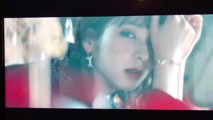 松岡菜摘のインスタグラム：「. . ３-２発売日です⭐︎ . カップリングの リップシーン🥺🥺 .」