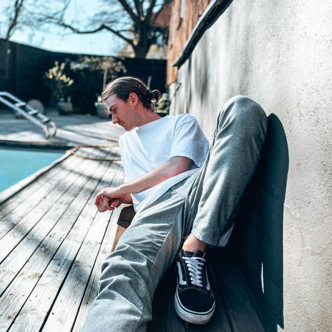 オスカー・オリー・モランダーのインスタグラム：「22.04.20☀️🧘‍♂️」