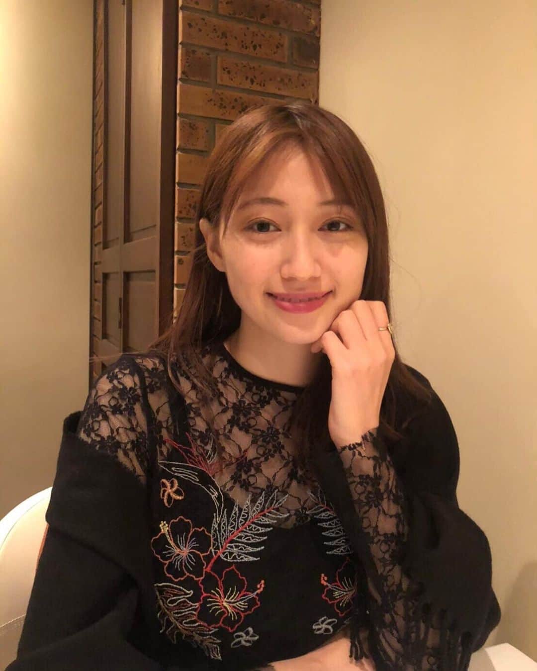 大野いとさんのインスタグラム写真 - (大野いとInstagram)「みなさん元気に過ごされてますか？ 母と前に、夕食を過ごした時の写真☺︎ 今夜は🍝#思い出pic」4月22日 18時33分 - ohno_ito