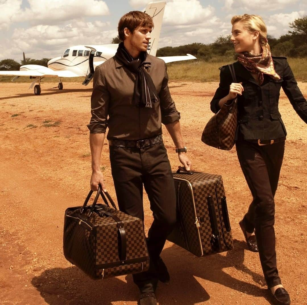 ルイ・ヴィトンさんのインスタグラム写真 - (ルイ・ヴィトンInstagram)「Touching down at a long-awaited destination. In 2010,  photographer Carter Smith accepted #LouisVuitton’s call to capture the #SpiritofTravel, embarking on an African safari.」4月23日 4時20分 - louisvuitton