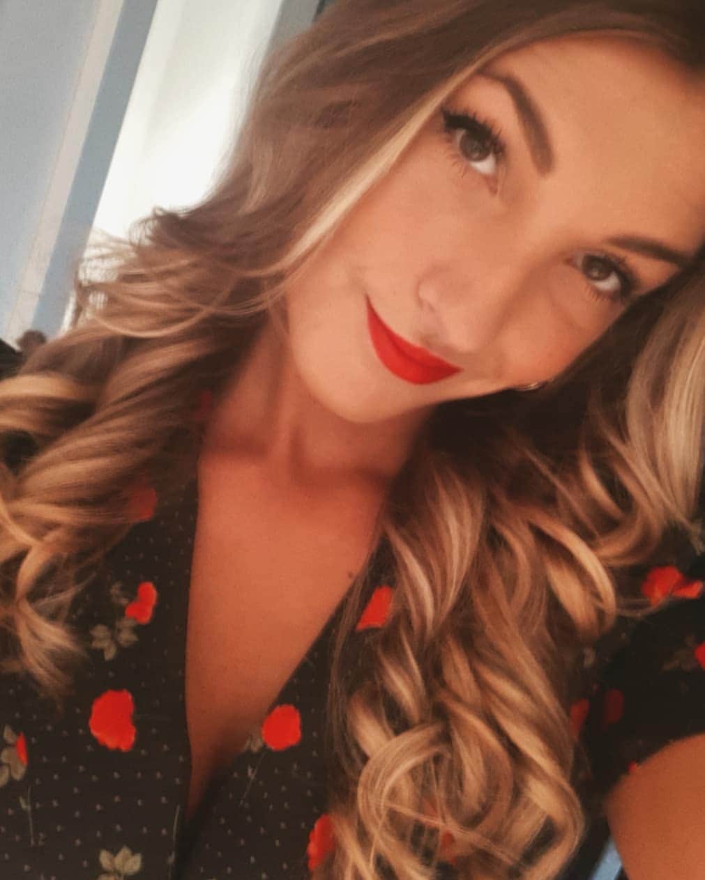 ヴィットリア・レペットのインスタグラム：「🌷」