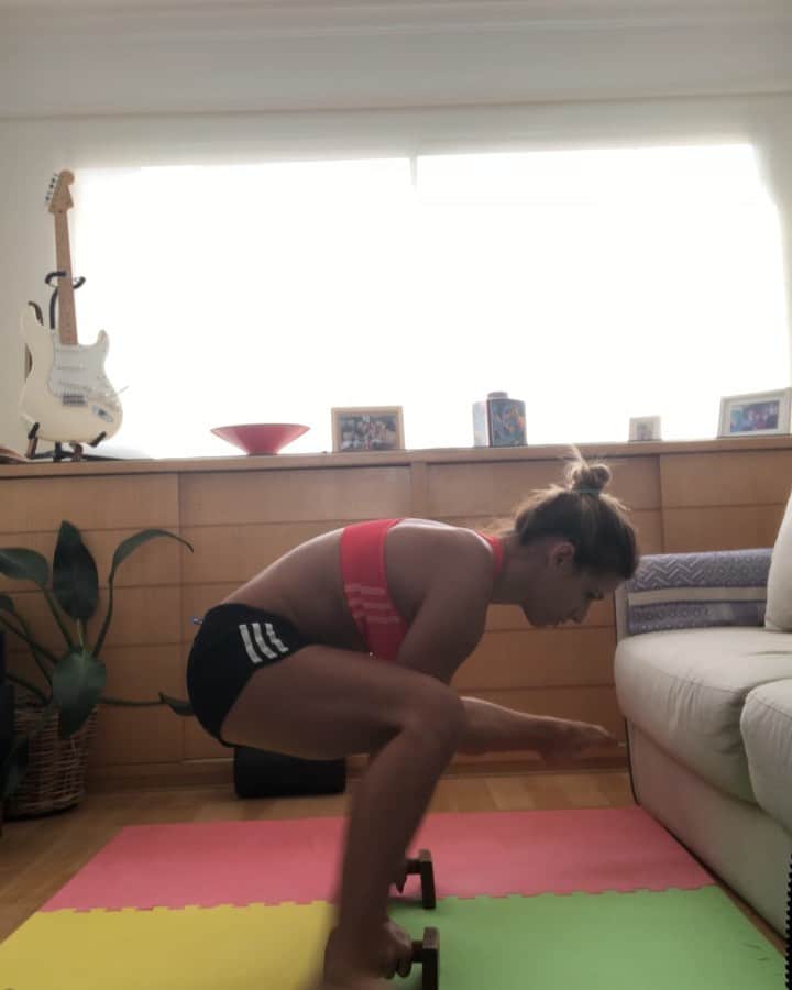 ジャジ・バルボサのインスタグラム：「Segue o baile 💪🏻 @flamengo 🖤❤️ @timebrasil 🇧🇷 @cbginastica 🤸🏼‍♀️ @caixa」