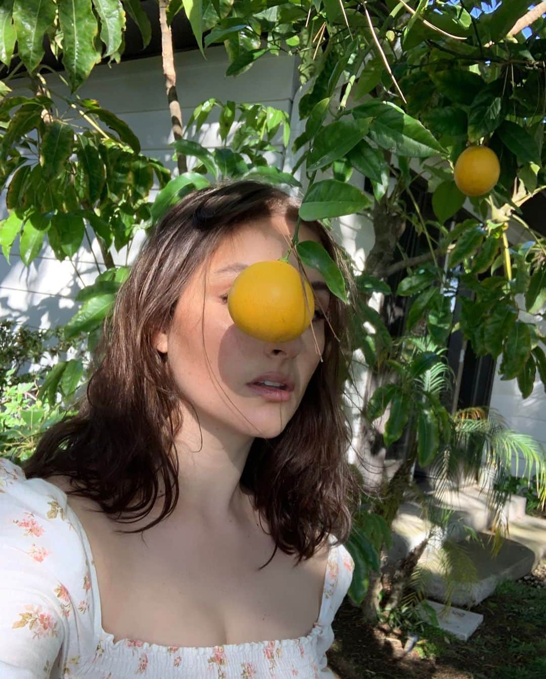 バンクスさんのインスタグラム写真 - (バンクスInstagram)「Happy earth day earthlings 👽🍋 thanks Mother Earth for dripping your sweet nectar all over us  Ps- stream Mother Earth by Banks」4月23日 4時41分 - hernameisbanks