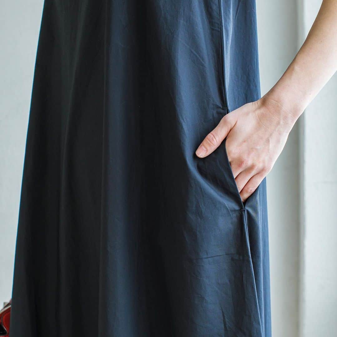 Hiromi Ｍaedaさんのインスタグラム写真 - (Hiromi ＭaedaInstagram)「@normbyhiron  5/13(wed)19:00〜start‼︎ ・ 新作のサマーワンピースをちらっとご紹介🗣♡ ・ ・ 着やすいシルエットと バックデザインにこだわったNORMオリジナルのこちらのワンピースは、 １枚ではもちろん 羽織を羽織ったり 重ね着をしてもバランスよく着ていただけるので、 春先〜秋口まで長く活躍すること間違いなしなアイテム‼︎🙆🏻‍♀️♡ ・ ・ ・ 発売日が近づいたらまたお知らせさせてください♡ ・ ・ cap @poloralphlauren #poloralphlauren dress @normbyhiron #normbyhiron bag @vasic_japan #vasic shoes @converse #converse」4月22日 20時23分 - hiron953