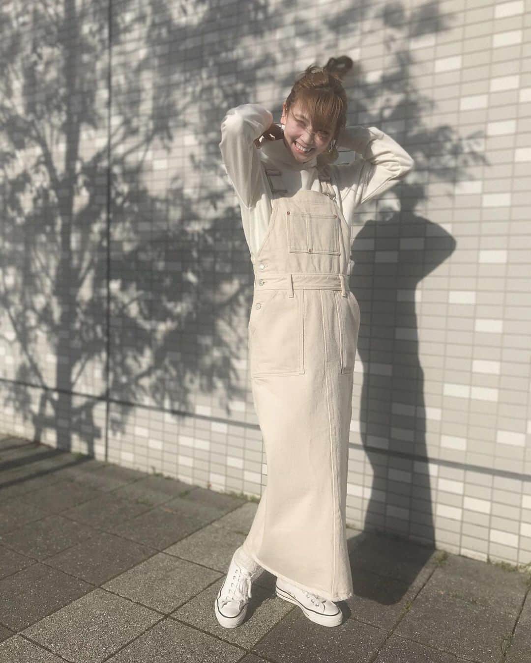 のインスタグラム：「shinzoneのジャンパースカート長袖で着てほしいとお声頂いたので、 パーカー合わせて着てます👚 . withsenseのパーカー🤍 @merci__jp  風強い🌪 . #parka#パーカー #shinzone#シンゾーン」
