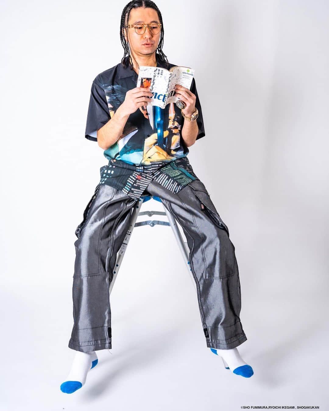 ZEN-LA-ROCKのインスタグラム：「◆NEMES10周年◆ コラボ内容をアナウンスさせて頂きます！！！ 実家が古本屋だった事もあり90年代に最も影響を受けた漫画『サンクチュアリ』とのコレクションをJOURNAL STANDARDさんとの座組みで金曜に公開します🔥 作者の池上遼一先生は水木しげるさんのアシスタントも経験されていて今なお現役で描き続けているリビングレジェンドです。。🥺 この様な時期のローンチになってはしまいましたが楽しんで、手に取って頂けたら！！！ですっ ひとまず10年続けてきて良かった。。。😭 まだ、コレからですが関わって頂いたスタッフの皆様に感謝ですっっ i/y/o🤜🏽🤛🏽 . . ©史村翔・池上遼一／小学館 . . . #nemes #journalstandard #サンクチュアリ #池上遼一 #史村翔」