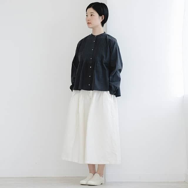 キナリノさんのインスタグラム写真 - (キナリノInstagram)「. ＼キナリノモール／新しく「TUTIE.」がOPENしました！ . －－－－－－－－－ . 「 ずっと大切に着てもらいたい 」 そしてその役目を終えたときには、土に還る素材にこだわりたい。 そんな想いから生まれたブランドです。 TUTIE.のロゴについたピリオドは、未来へつなぐ種をイメージしています。 . キナリノモールでは、ふわりと軽やかなブラウスや、取り外しできるサスペンダーで着回しの利くリネンパンツ、繊細な刺繍のワンピースまで素敵なアイテムをたくさんご用意しています。 きっとお気に入りが見つかるはず＊  5月1日 0:00まで【対象商品10%OFF】となっていますので、ぜひ覗いてみてくださいね♪ . －－－－－－－－－ https://kinarino-mall.jp/tutie . . ▶画像をタップすると詳細情報をご覧いただけます。 . ▶プロフィールの「インスタ掲載」ボタンから、ご紹介商品をまとめてご覧いただけます。→@kinarino_official . ▶キナリノアプリでも販売中！ 「お買いもの」→「インスタグラム掲載アイテム」 ※ダウンロードはプロフィールリンクから→@kinarino_official . . #キナリノモール #キナリノ #丁寧な暮らし #暮らし #新店 #ファッション #リネン #ブラウス #ワンピース #サスペンダーパンツ #コーディネート #コーデ #ナチュラル #newshop #TUTIE #fashion #onepiece #blouse #Coordination #instafashion .」4月22日 21時00分 - kinarino_official