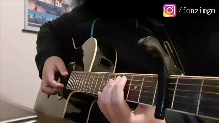 Fonzi Mのインスタグラム：「I can't get this song out of my head :( #astronomia #coffindance #coffinmeme #guitar」