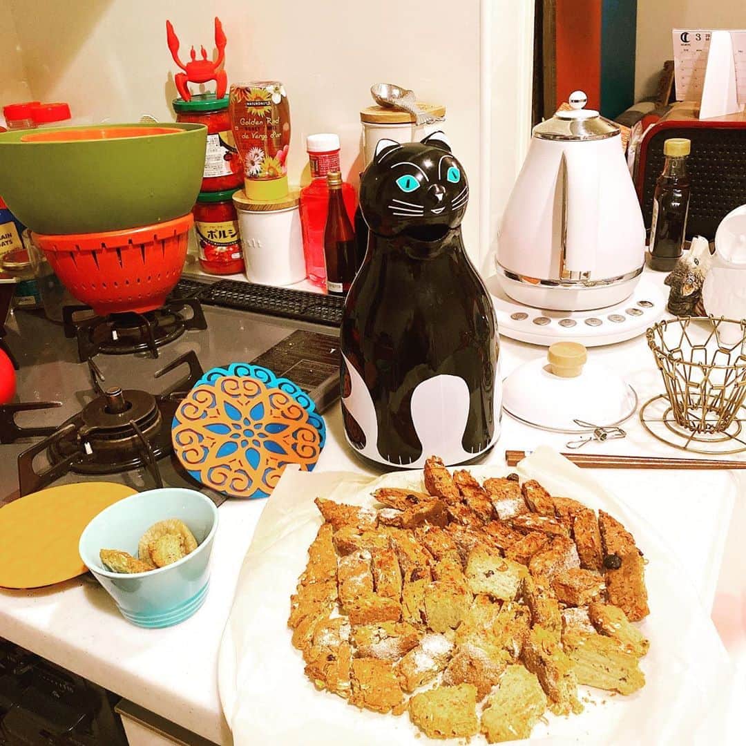 のインスタグラム：「キッチンごちゃごちゃなんだよね」