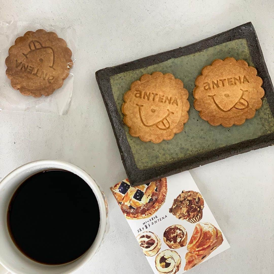 mitsuxmitsu24さんのインスタグラム写真 - (mitsuxmitsu24Instagram)「There’s always room for dessert 🍪 * * 毎週火曜だけの地下のお菓子屋さん @yakigashi_antena * お腹いっぱいでも食べれちゃうデザート。 スコーンもクッキーも美味しかった。 * * #いつもありがとね #貴重なお菓子をありがとう #食べちゃった罪悪感 #でもいいの #嬉しかったから」4月22日 21時05分 - mitsuxmitsu24