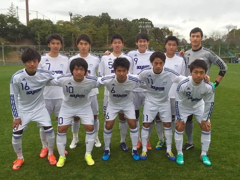 荒木大吾のインスタグラム：「#青山学院大学 #社会情報学部 #青山キャンパスには通ってない #4年間相模原にいました #すみません  #大学1年 #初坊主 #連帯責任 #今となっては良い思い出 #大久保グラウンド」