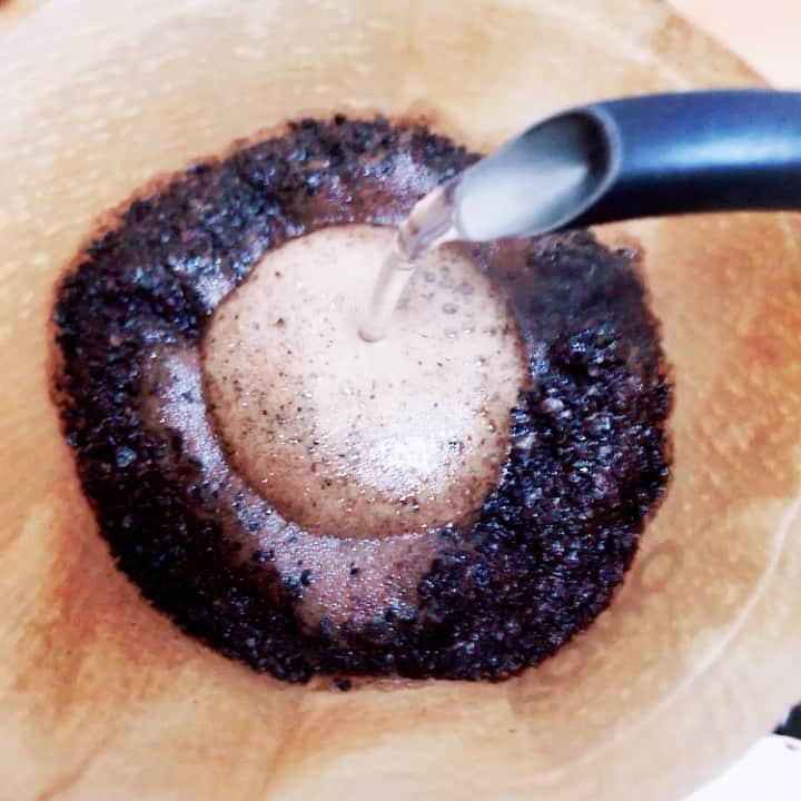 なぜ水を飲むとお腹が膨れるのでしょうか？