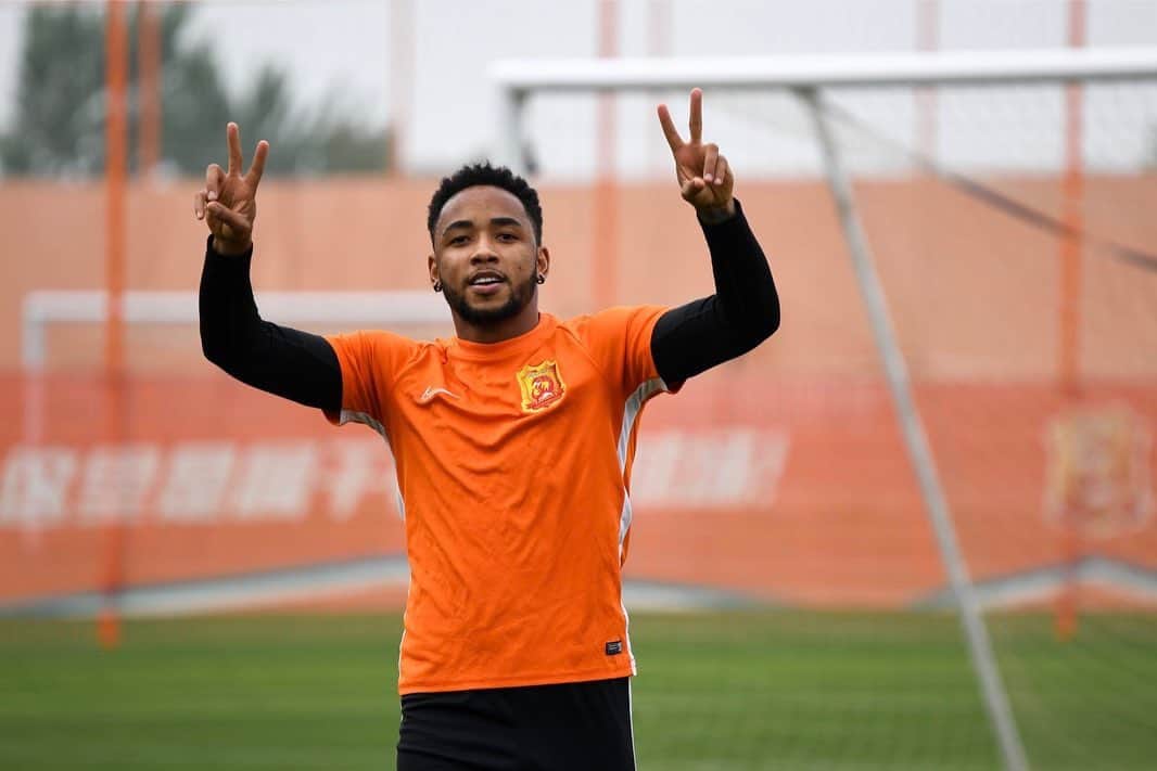 ラファエル・ダ・シルバのインスタグラム：「Training session.」