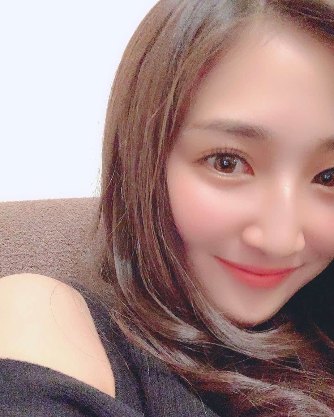 小磯陽香のインスタグラム：「ぬーーーん😌  #おうち時間」
