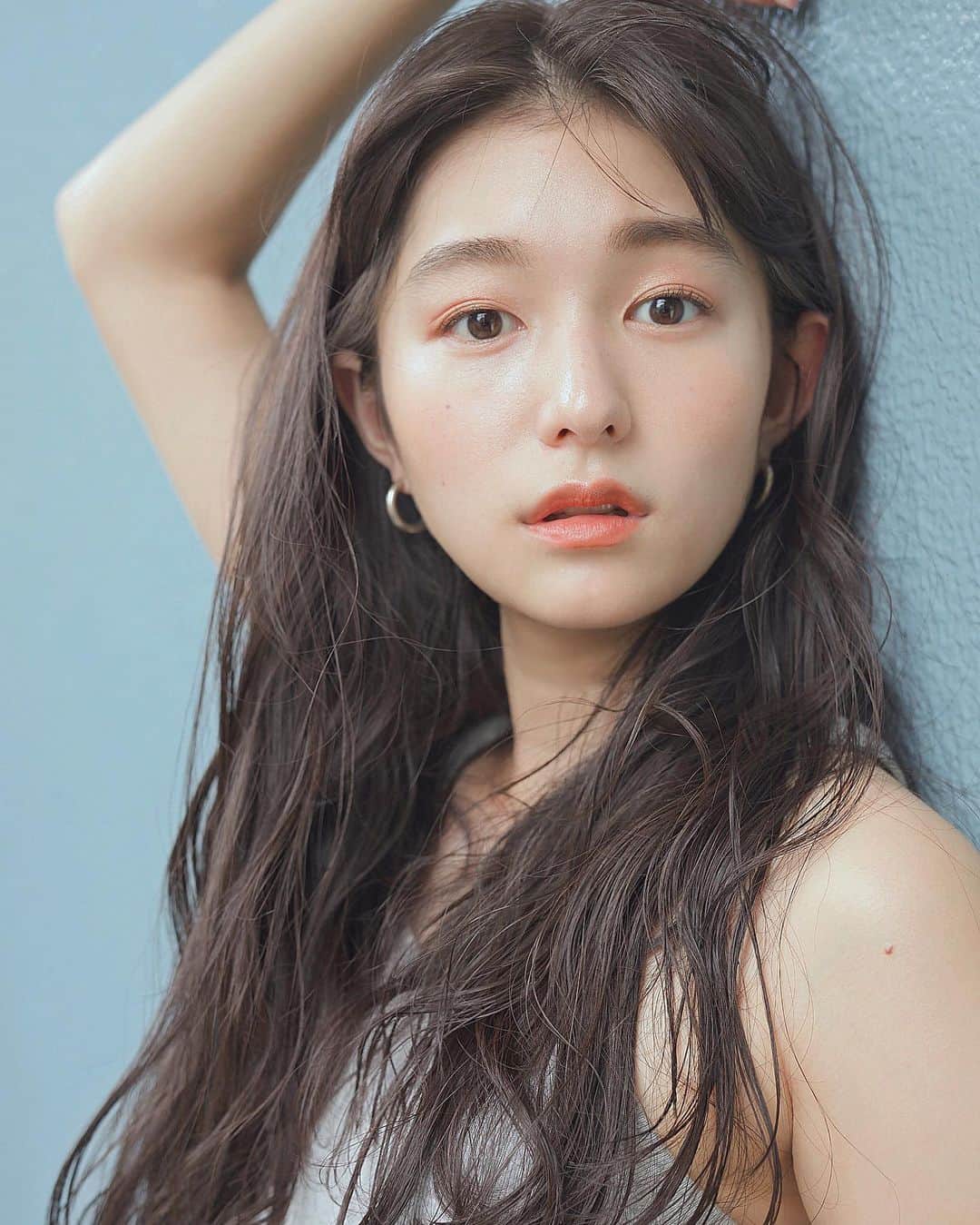 LALA公式さんのインスタグラム写真 - (LALA公式Instagram)「ロングヘアカタログ＊﻿ ﻿ LALA official スタイリスト：﻿ 佐脇 正徳 @norimasasawa (LOAVE)﻿ ﻿ ヘアスタイル詳細（スタイリング方法、オーダー方法、メニュー、料金、施術時間）は、プロフィールTOPのリンクからご覧ください。 ﻿ ﻿ —————————————————— ﻿  LALA webサイト→「ララ ヘア」 ﻿﻿﻿﻿﻿﻿で検索✨ ﻿﻿﻿﻿ LALAは、全国の厳選美容師だけを掲載するヘアカタログメディアです。﻿﻿﻿﻿﻿﻿ ﻿﻿﻿﻿﻿﻿﻿﻿﻿﻿﻿﻿ 技術、センス、サービスにこだわるプロフェッショナルが、毎日のサロンワークでお客様に提案するリアルなヘアスタイルを掲載しています。﻿﻿﻿﻿﻿﻿ ﻿﻿﻿﻿﻿﻿ あなたの魅力を引き出す運命の美容師をみつけてください。﻿﻿﻿﻿﻿﻿ ﻿ —————————————————— ﻿ ﻿ ﻿ ▶︎掲載をお考えのサロン様、スタイリスト様へ LALAサイト内、一番下にある「掲載をお考えの方へ」からお問い合わせください。﻿ ﻿ ▶︎インスタ内でヘアスタイルの紹介をご希望される方へ﻿ @lala__hair #lala__hair をフォロー&タグ付けください📌厳選して紹介させて頂きます。﻿ ﻿ ﻿ ——————————————————﻿ ﻿ ﻿ ﻿ #ロングヘア #ロング #ロングヘアアレンジ #ロングヘアー #ウェーブヘア #パーマ #ヘアカタログ #ヘアカラー #ミディアム #ヘアスタイル #パーマスタイル #アッシュカラー #セミロング #セミディ #ヘアアレンジ #暗髪 #发型 #髮型師 #髮型設計 #髮型 #髪型 #日系髮型 #中長髮 #長髮 #微捲 #longhair #애쉬 #애쉬블론드 #긴머리」4月22日 21時45分 - lala__hair