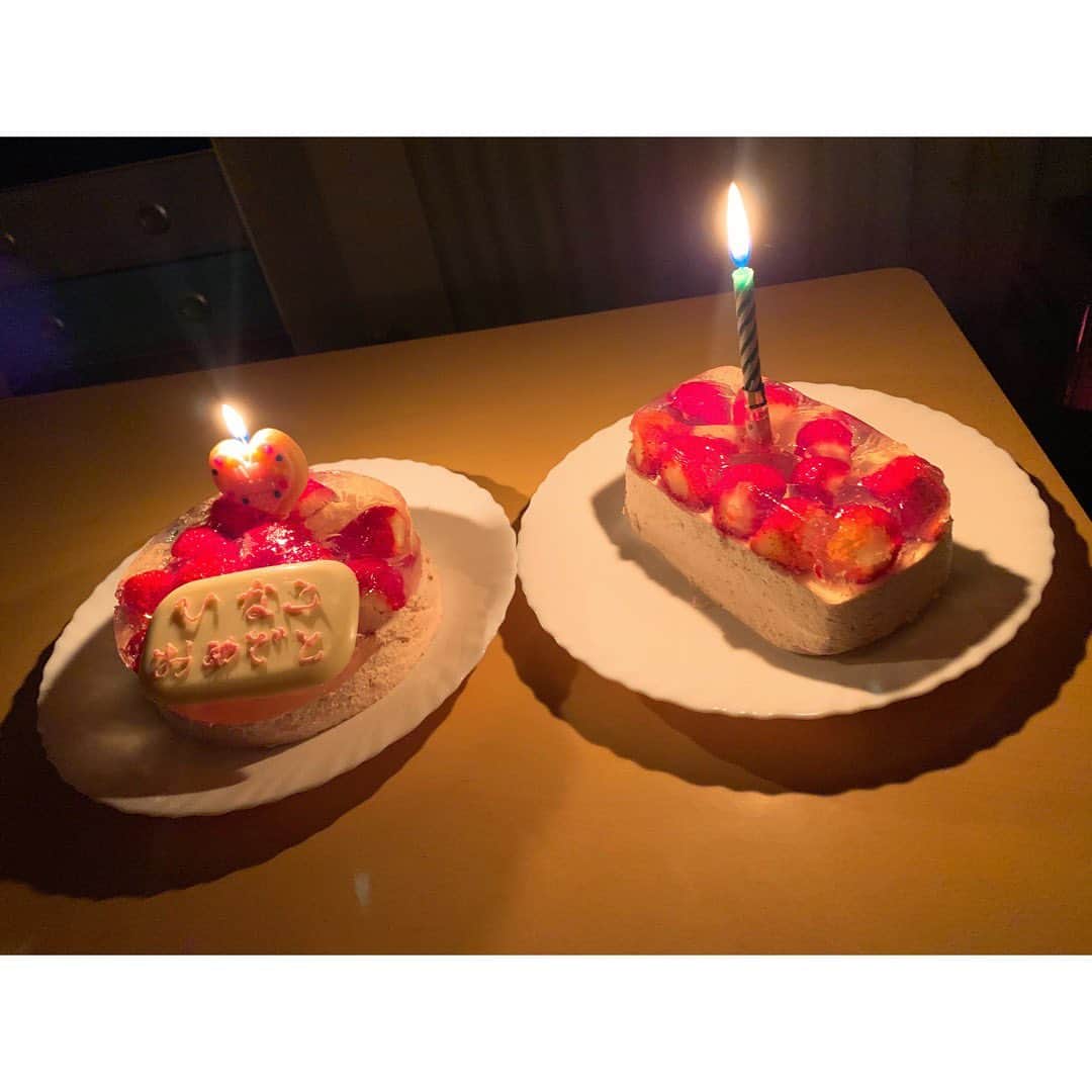山内日菜子のインスタグラム：「． 24歳になりました！🐥 明太子パスタとババロアが食べたい！ という私の要望で、 バースデーババロアでした〜🍓 めっちゃ美味しかった…🤤 明太子パスタも最高やった🤤 ありがとう〜❤️ ． そしてたくさんのメッセージ、ありがとうございます！ インスタでもみんなタグ付けしてくれて、 嬉しい〜〜〜〜〜😭 しあわせな誕生日でした👏🏻✨ 感謝の気持ちを忘れずに。 今年どうなるかわかりませんが、 頑張って前を向いていくしかないですね！ これからも応援よろしくお願いします😁」