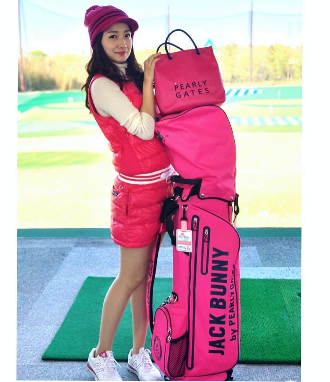 松原江里佳さんのインスタグラム写真 - (松原江里佳Instagram)「❤︎ ゴルフ場で全身ピンクの人見つけたらそれは多分私です。 ❤︎ 結構な人数に声かけられた 「だ、だいぶ！ピンクですね！」って。 ❤︎ またみんなでゴルフできる日を楽しみにしてるよー！ ❤︎ そのためにも今は　#自粛 #自炊 ❤︎ #golf  #ゴルフ #ゴルフ女子  #pearlygates  #jackbunny  #ピンクコーデ  #アパレル #ブランド  #フリーアナウンサー #スターダスト #でこ」4月22日 22時15分 - erika_matsubara