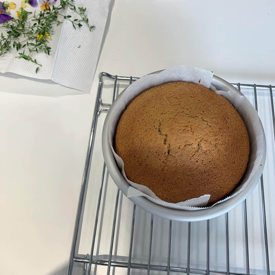 チャン・チュンニンのインスタグラム：「真的很喜歡跑來 @haesh_baking 做蛋糕 這次好像比上次好？」
