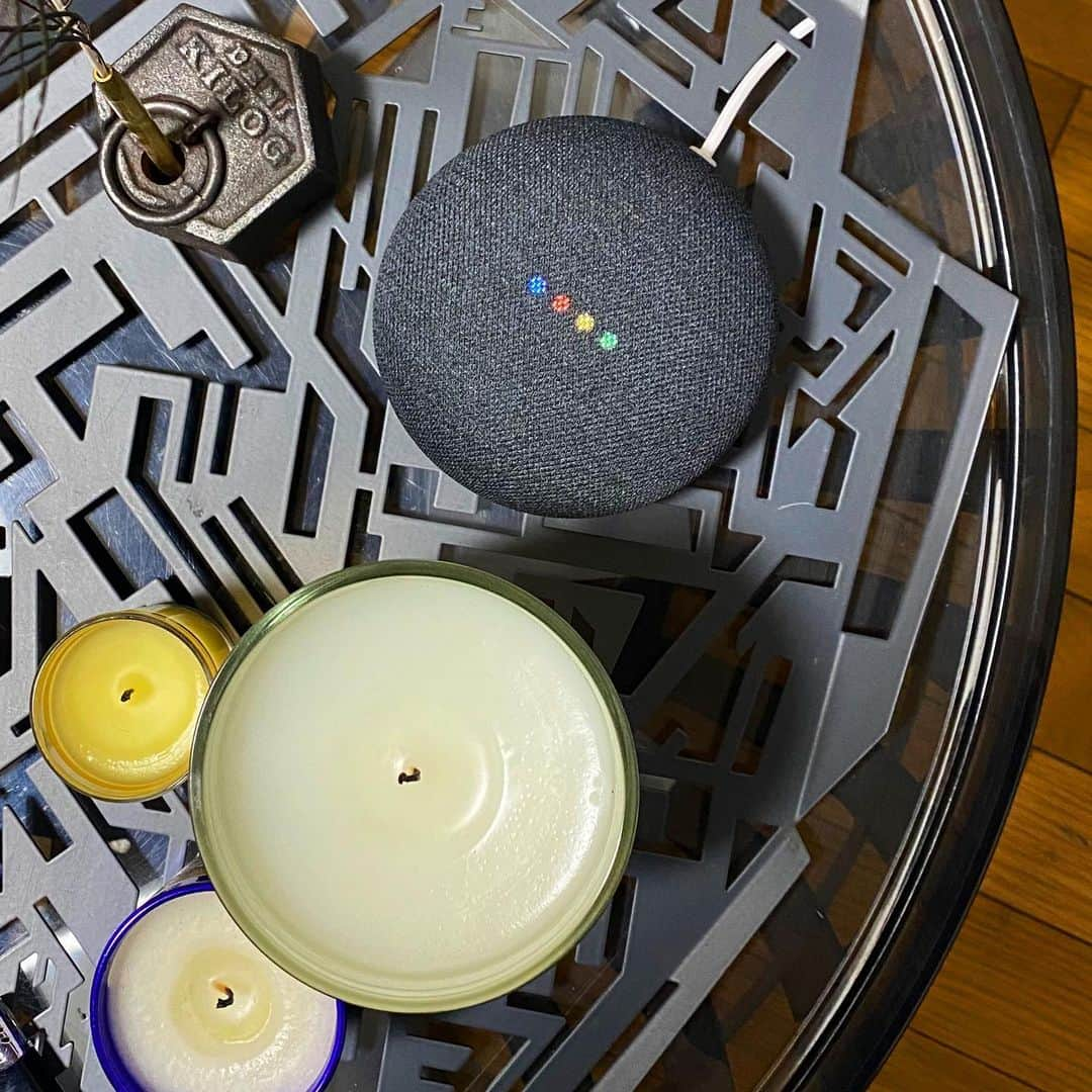 GO AKIMOTOさんのインスタグラム写真 - (GO AKIMOTOInstagram)「おうち時間に "Google Nest Mini" が仲間入り😎 スマートスピーカー、デビュー💙❤️💛💚」4月22日 22時32分 - go_akimoto