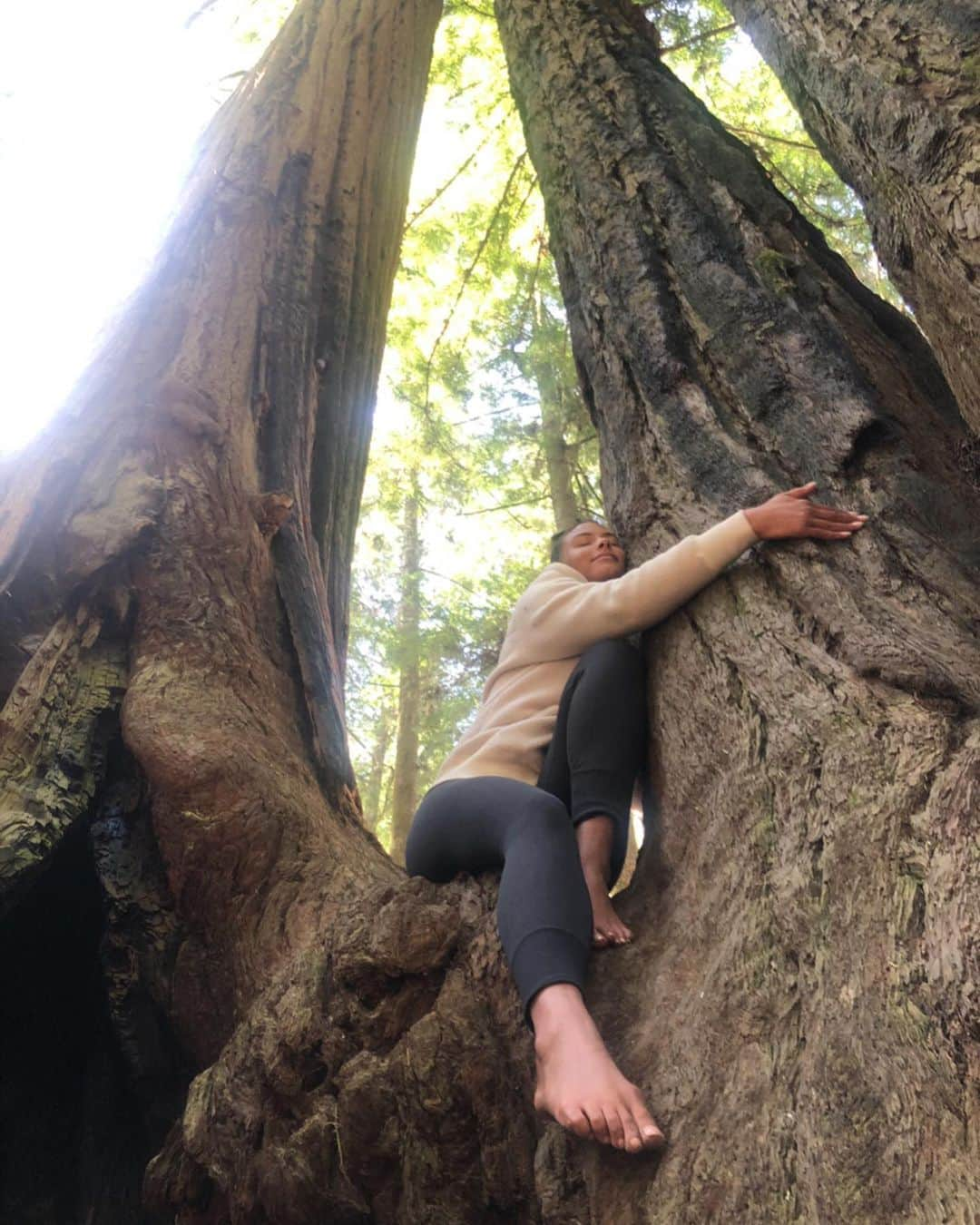 マーキータ・プリングさんのインスタグラム写真 - (マーキータ・プリングInstagram)「Love her and protect her. She is everything. 🌳🌬🔥🌊 Happy #earthday 🌍 ✨」4月22日 22時47分 - marquitapring