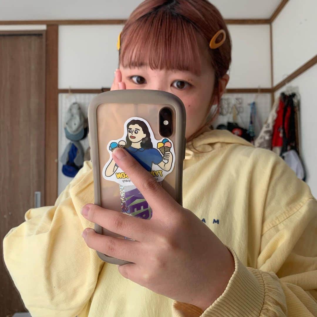 HONOKAのインスタグラム：「.〻  昨日久しぶりにおめかしした！笑 やっぱりメイクしたりするだけでも気分上がるね〜🌼🌼 お家でできる楽しいこともっと探す☺︎」