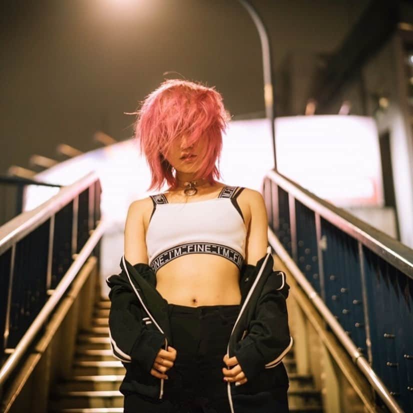 あさちるのインスタグラム：「戒め投稿🔥 🐷なので痩せる…！！！ 絶対痩せるぞ🔥 みんなのダイエット方法教えて🥺🤍 この写真はパーソナル受けてた時の。 戒め戒め🔥 こんなことで止まったり負けてはいられないのだ。」