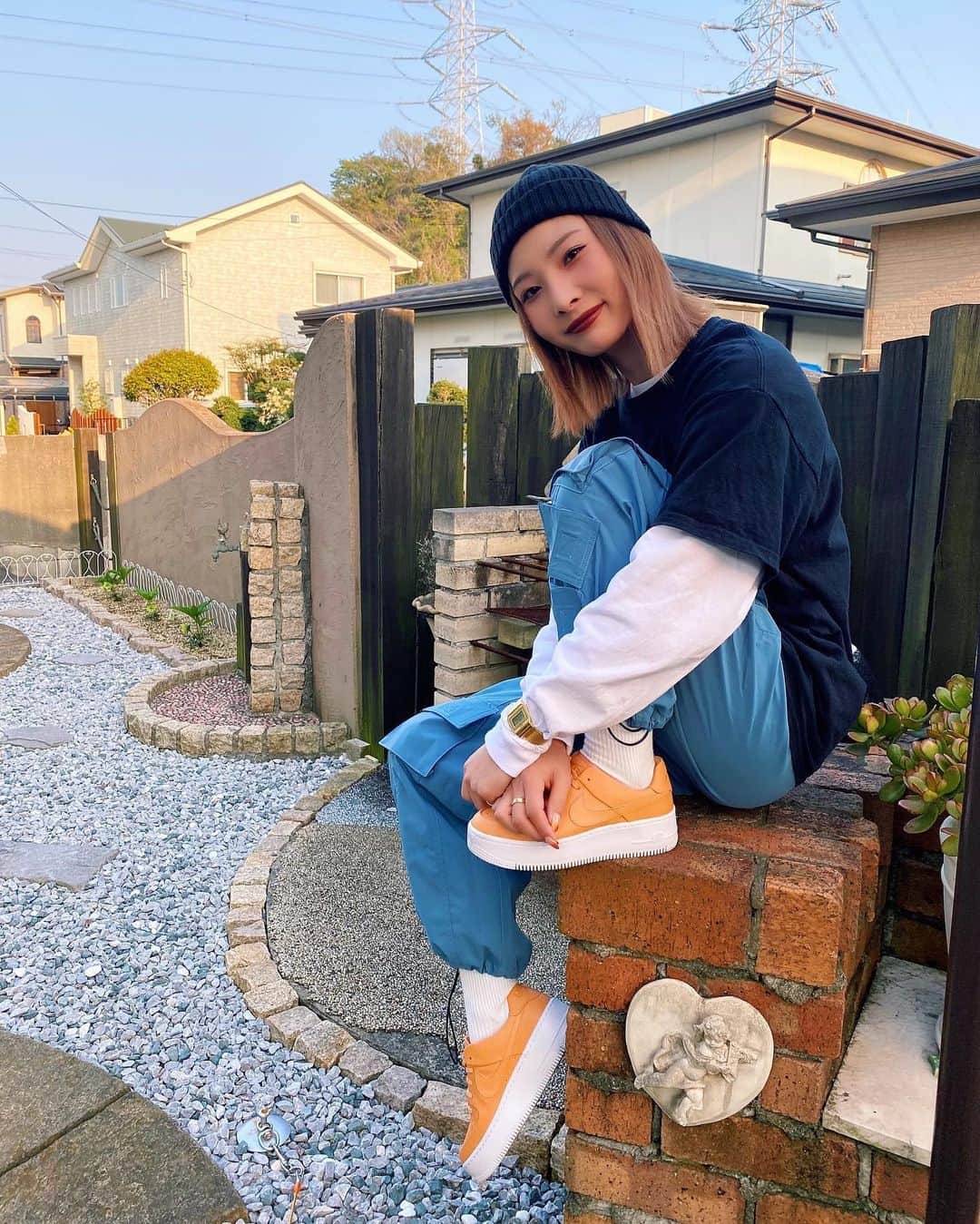 鶴岡果恋のインスタグラム：「. 約１ヶ月間更新してなかったので ゴルフ以外の事になってしまいますが 久々に　☺︎ ♪ 洋服ってその日の気分とか天気とかに よって変えて着るとモチベーションも 上がったり、ルンルンで一日中過ごせたり… ゴルフウェアも当日決めるタイプなのですが 本当に洋服ってすごいパワーを貰える 気がして、とってもこだわりあります😂 またまたお兄さんが自宅でカメラマンしてくれました📷 . そして、今はこの様な深刻な状況が続いておりますが 早く試合をしたい気持ちは山々ですが この様な状況下の中でできる限りのことを 全力で行っています。 一刻も早く終息する事を願っております。 皆様、お身体にくれぐれもご自愛下さい😌」