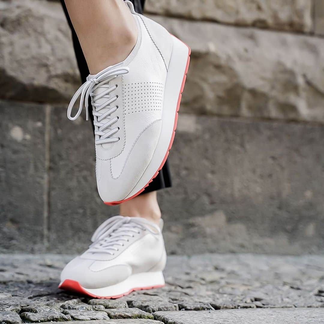 のインスタグラム：「LEVEL summer sneaker with neon detail. #kennelundschmenger #sneakers #neon #summer #springsummer #retrosneakers」