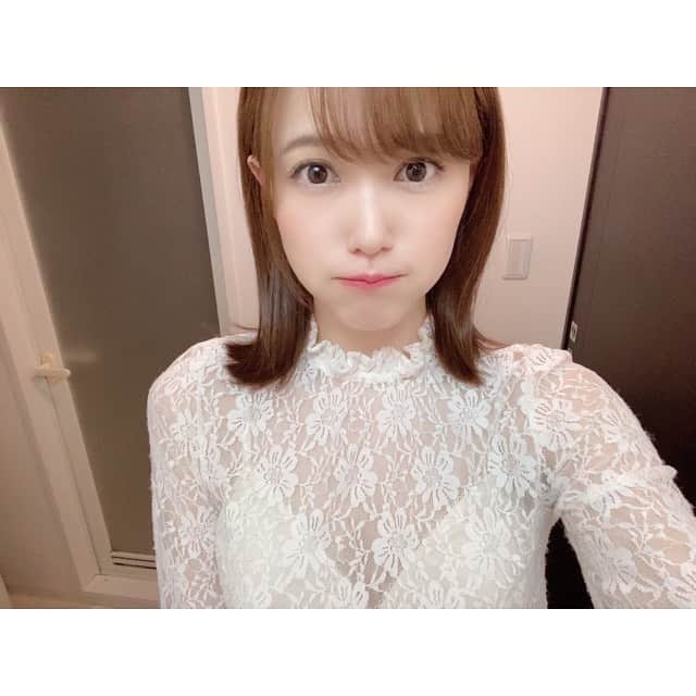 のインスタグラム：「3日ぶりに化粧をしました💄✨なのでちょっと写メ撮って遊んでみたよ🏠🍎😂 白スケトップス💖いかがかな？ #白コーデ #シースルー #外はねボブ #三島ゆかり #ゆかりんご #ゆかりんごgames #撮影 #ゲーム実況 #youtuber #ff7remake #instagood #instalike #instapic #instafashion #selfie #follow」