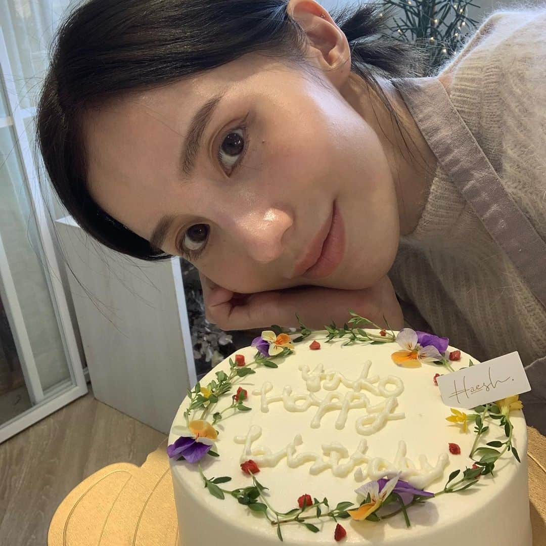 チャン・チュンニンのインスタグラム：「蛋糕就這樣完成了！ 覺得下次肉桂可以放多一點 好喜歡肉桂味道！  今天應該是我發最多照片的一天」