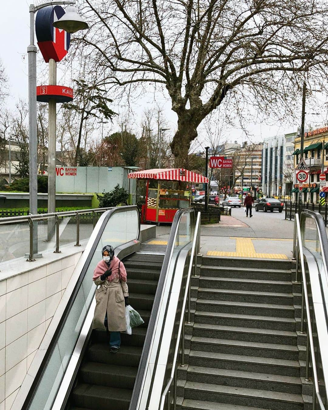 Mustafa Sevenさんのインスタグラム写真 - (Mustafa SevenInstagram)「#Korona günlerinde #Istanbul | Istanbul in #Corona days !  Nisan / April 2020  #StoryOfIstanbul #Documantary #StreetPhotography」4月23日 0時02分 - mustafaseven