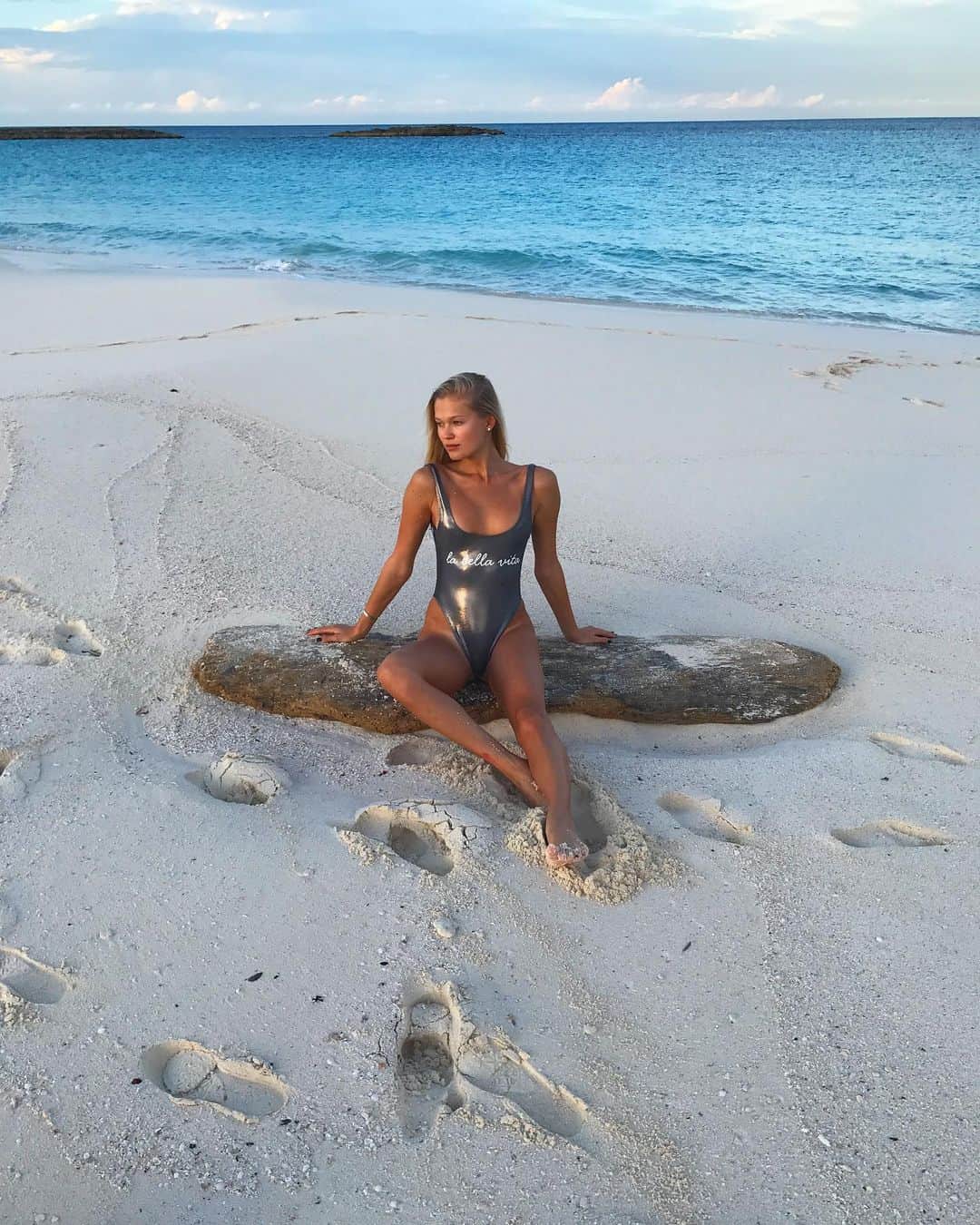 ヴィタ・シドルキナのインスタグラム：「Today is a earth day🌎 let’s take a moment to appreciate it☀️ Tb to my fav place on earth!」
