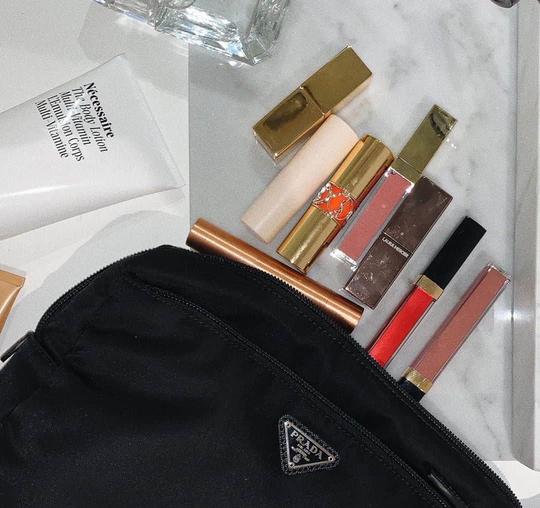 ダニエル・パナベイカーのインスタグラム：「Anyone else cleaning out closets and drawers while staying at home?」
