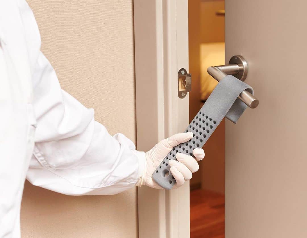 HP（ヒューレット・パッカード）のインスタグラム：「We’re working with our #3Dprinting partners around the globe to help in the efforts to contain #COVID19 with applications like customized face shields and hands-free door openers. Click the link in our bio for more info, to access downloadable files, or to connect with a local parts provider to get the parts you need.」