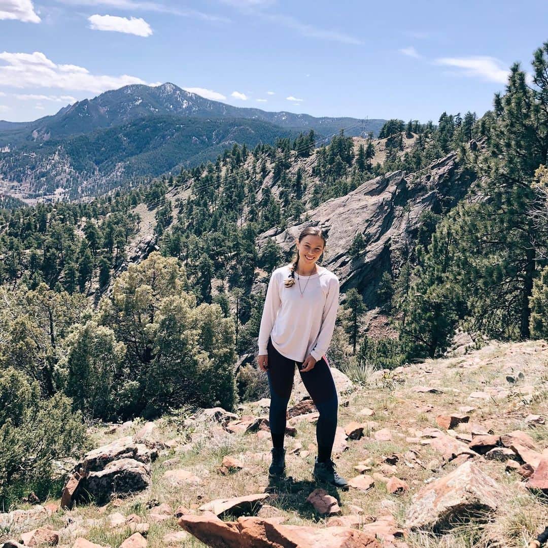 Nicole Mejiaのインスタグラム：「Happy Earth Day my fellow Earthlings 🌎👫🏽🤍 Regardless of the systems, imaginary lines, and beliefs constructs that divide us, we are one species living on a floating and spiraling rock in a vast and infinite universe.  We are blessed to call this self-sustaining and life-giving planet our home, but it’s the things we didn’t have to work or ask for that we tend to take most for granted.  The more I connect to nature, the more I realize that we are also it. The more grateful I am for the beauty that surrounds us, the more I see there is to appreciate. The more I tune into the changing seasons, the more I understand the way our lives mirror them.  At a time like this, connecting to our true selves, our true nature, is essential for the furtherance of our species and the health of the Earth.  Because we truly are all one. #earthday #myhome #mylove #gratitude」