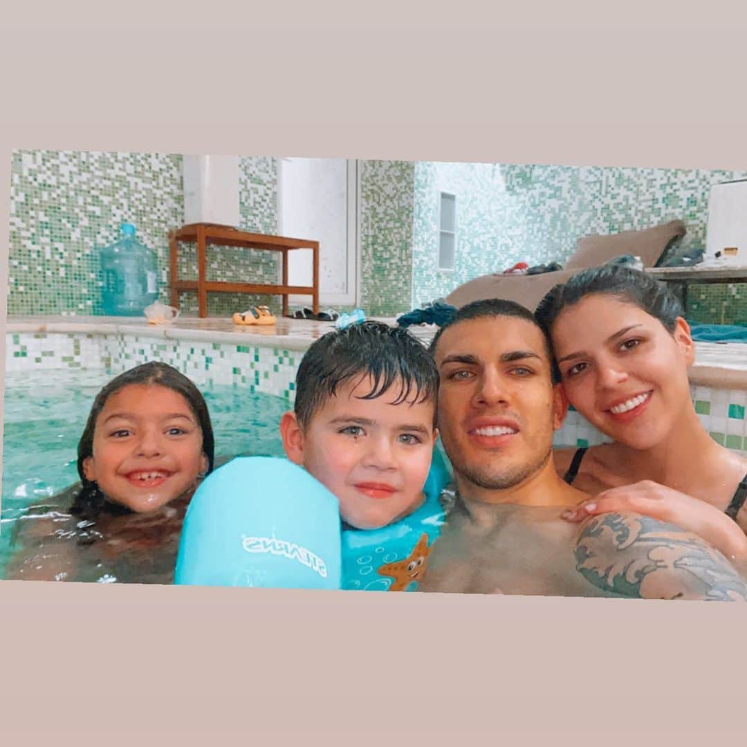 レアンドロ・ダニエル・パレデスのインスタグラム：「Mi familia ❤️」