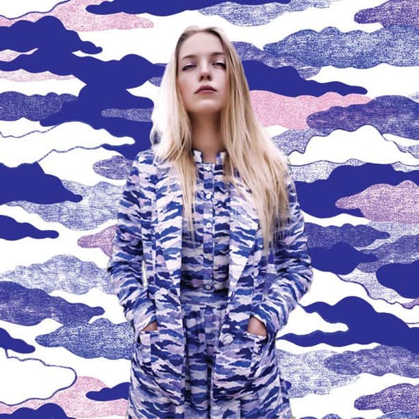 リンダマイフンのインスタグラム：「Dans les nuages ☁️; un look de la collection Été 14 Linda Mai Phung pour diffuser un brin de légèreté et d'optimisme.⁠ ⁠La veste Lou est en coton biologique sourcée en Inde et a été confectionnée par Le Cam Loan, ma cheffe d'atelier de couture Vietnamienne préferée. Loan nous a souvent soutenus dans les moment durs de notre développement de business et je l'ai également aidé dans son désir de faire croitre son atelier de confection. L'amour de l'artisanat, des savoir-faire d'exceptions et l'entraide, c'est ce qui nous a unies dès le départ dans notre relation professionnelle. ⁠ Cet esprit de collaboration et d'entraide fait je suis très fière de savoir qui a fait mes vêtements. ⁠ ⁠ Imprimés nuage par la talentueuse Mathilde Bregeon.⁠ ⁠ 🇺🇸In the clouds, a look from the SS14 collection Linda Mai Phung to spread a bit of lightness and optimism.⁠ ☁️Lou printed jacket is made of Organic Cotton Canvas sourced in India and made by Le Cam Loan, my favorite tailor in Vietnam. Loan often helped us in critical moments of our brand development as I supported her wish to grow her sewing atelier. The love of craftsmanship, exceptional know-hows and solidarity united us from the start in our professional relationship. And because of this unique relationship, I am so very proud to know #whomademyclothes ⁠ ⁠ Print design by the talented Mathilde Bregeon.⁠ ⁠ #fash_rev_france ⁠#lindamaiphung #sustainable #fashion #camo #fash_rev #responsiblefashion #organiccotton #sustainablefashion #slowfashion #green #ethicalfashion #love #ethical #craftswomen #modeethique #mode #upcycling #designer #france #parisian #ecoresponsable #responsible #style #fashionrevolution #fashionpost #socialfashion #instafashion #vietnam⁠ ⁠ ⁠ ⁠」